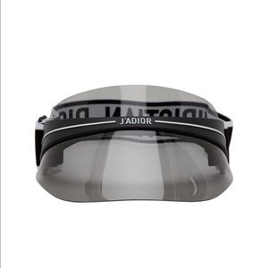 Authentic DIOR
Black DiorClub1 Visor